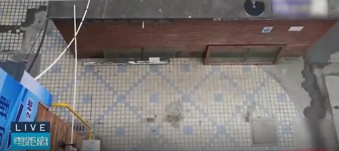 DƬ